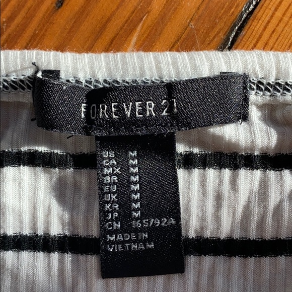 Halter crop top - Picture 3 of 3